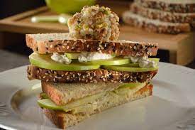 sandwich de manzana con queso