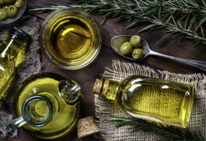 Frascos con aceite de oliva