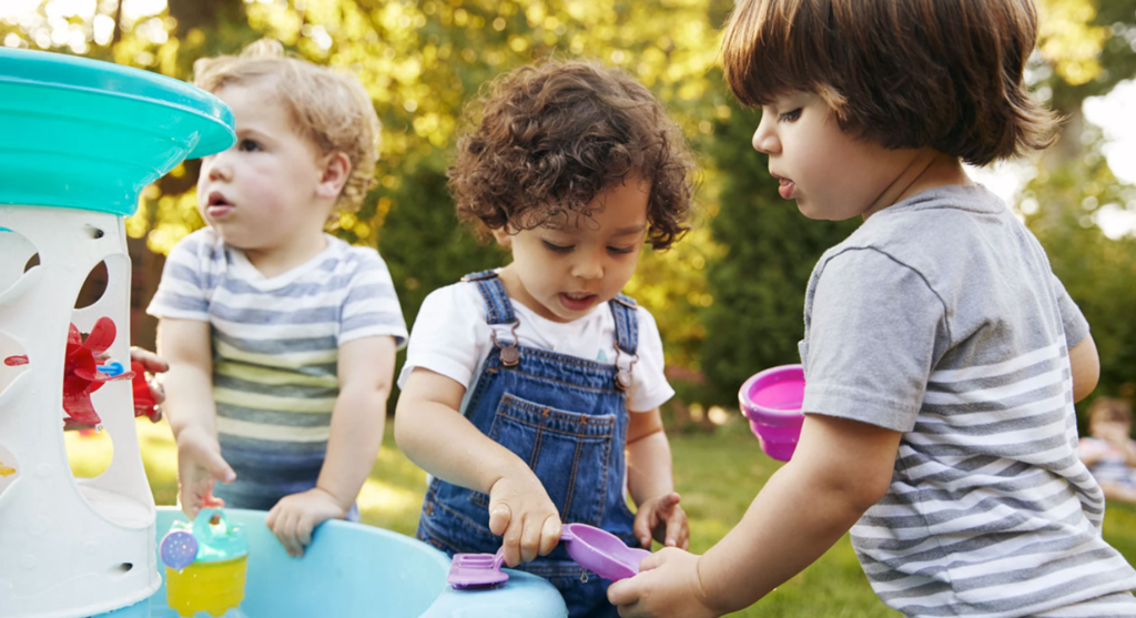 toddlers en jardin