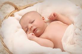 bebé recién nacido dormido