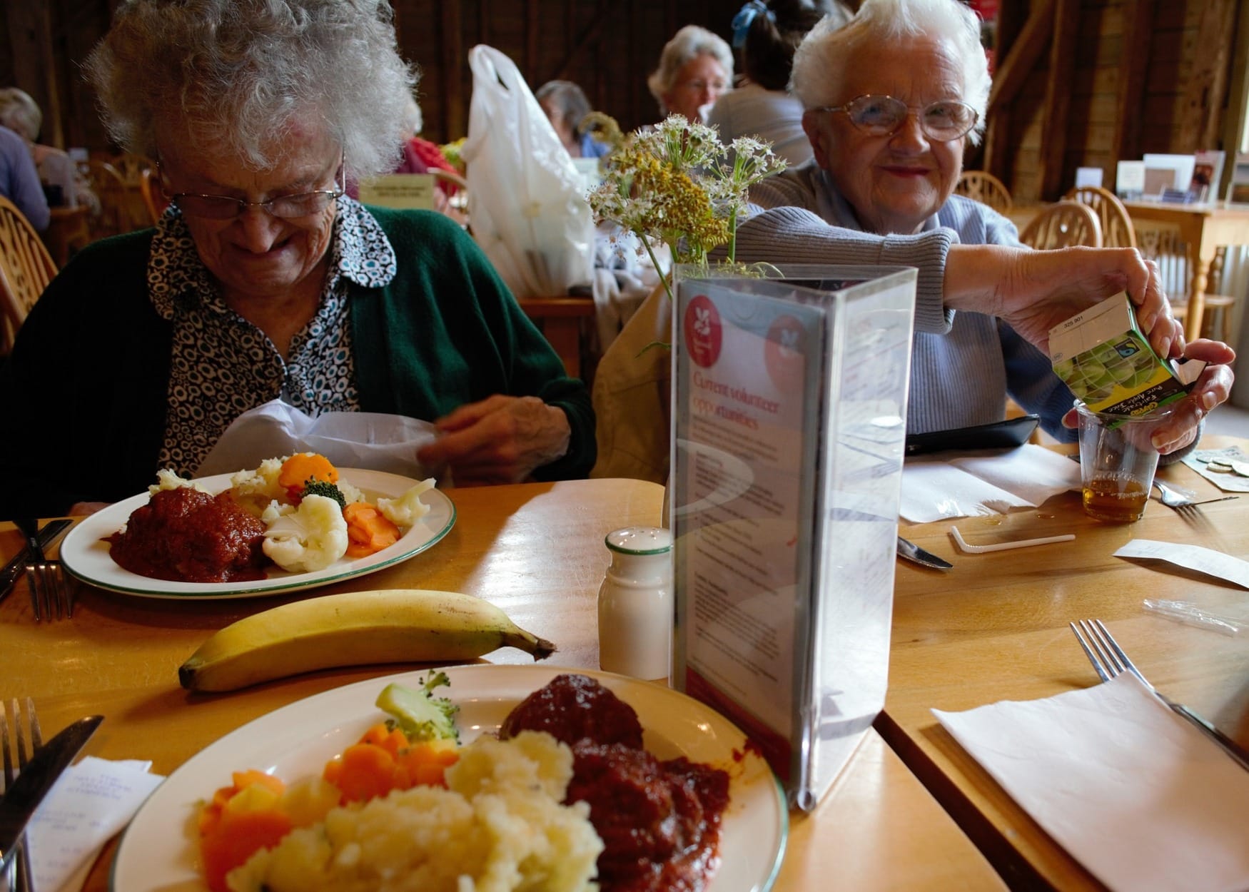 abuelitas comiendo