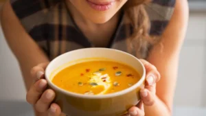 Cocina emocional: el poder de una sopa hecha en casa