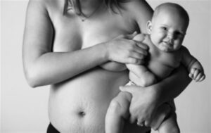 mamá y bebé en post parto