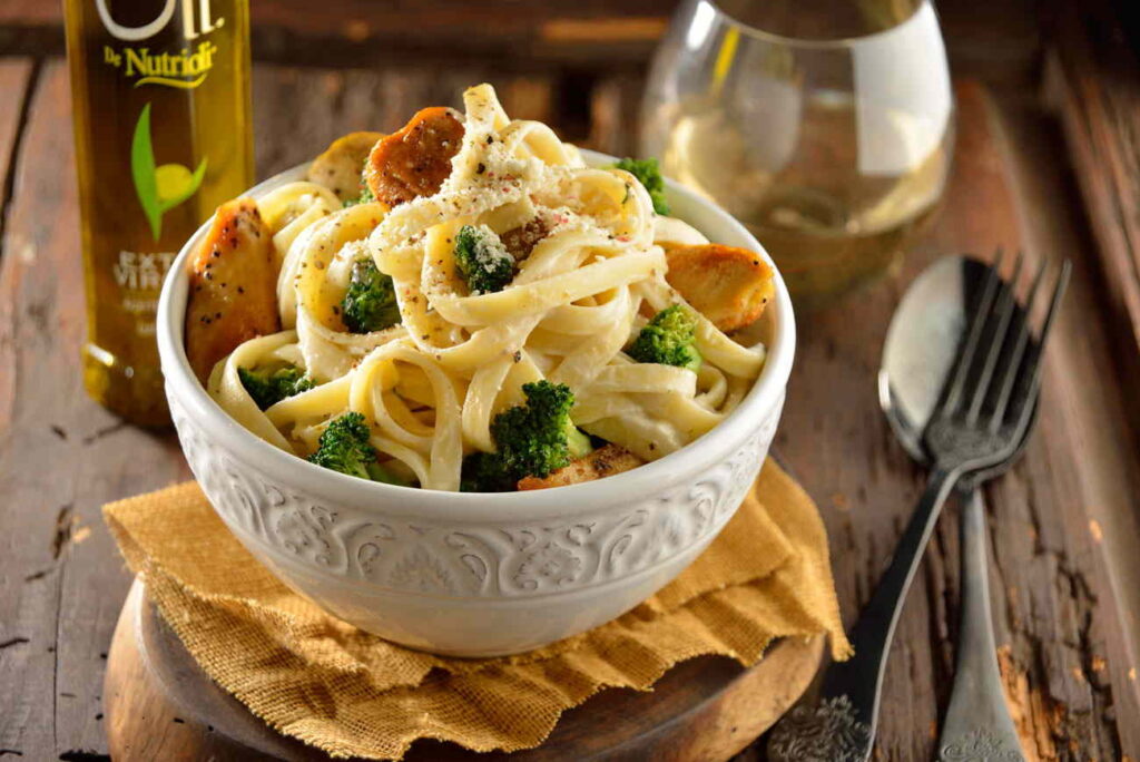 Pasta Alfredo con pollo